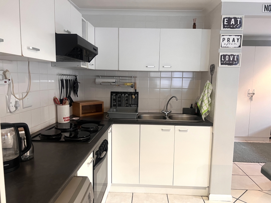 To Let 1 Bedroom Property for Rent in Melkbosstrand Central Western Cape